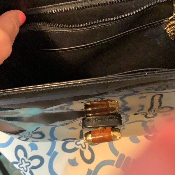 Gucci patent handbag *Authentic - Picture 13 of 15